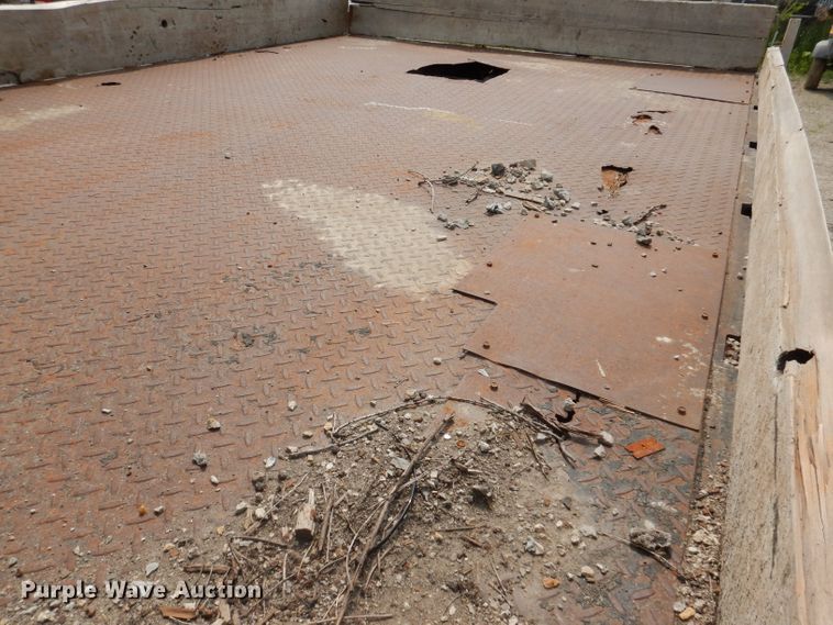 image for item IN9755 1997 Ford F450 Super Duty  flatbed truck