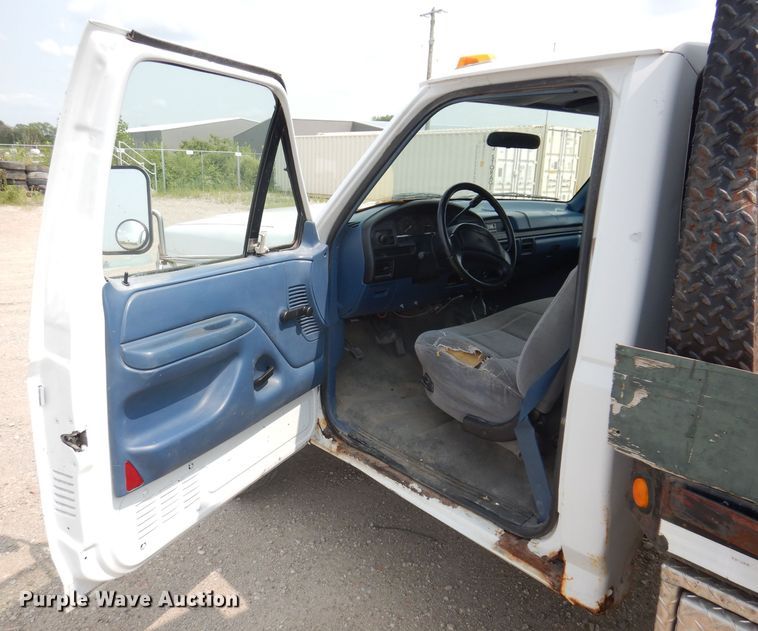 image for item IN9755 1997 Ford F450 Super Duty  flatbed truck