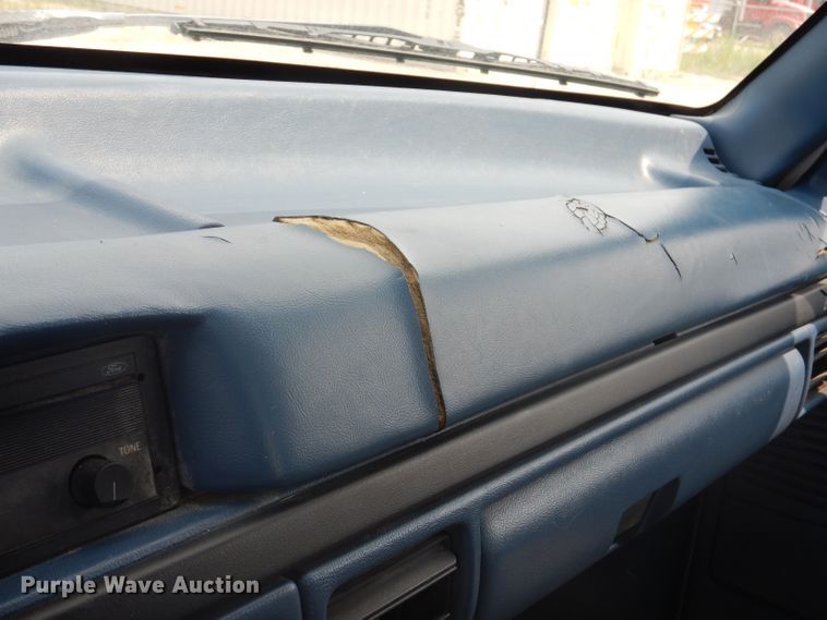 image for item IN9755 1997 Ford F450 Super Duty  flatbed truck