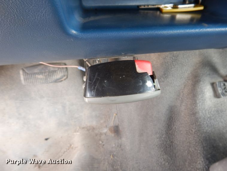 image for item IN9755 1997 Ford F450 Super Duty  flatbed truck