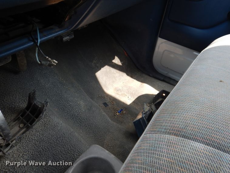 image for item IN9755 1997 Ford F450 Super Duty  flatbed truck