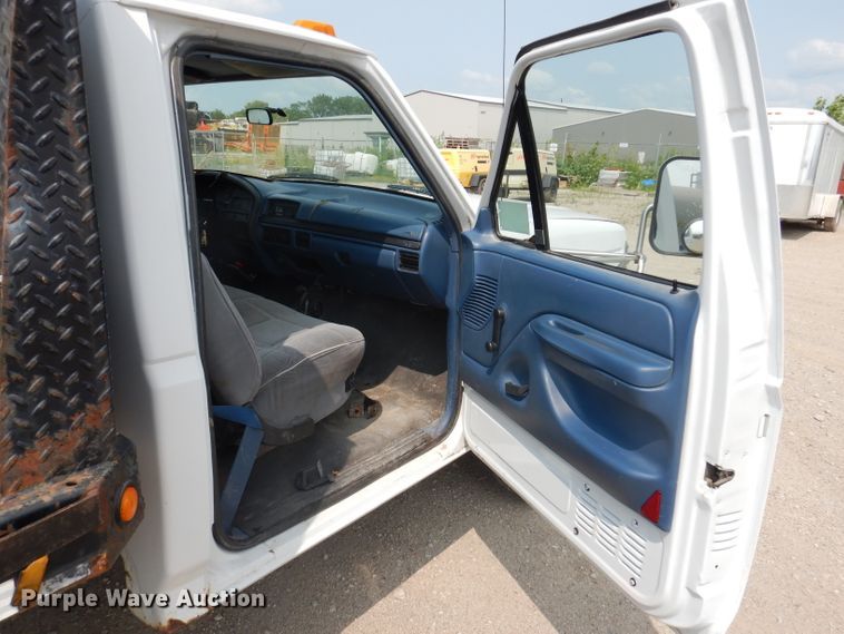 image for item IN9755 1997 Ford F450 Super Duty  flatbed truck