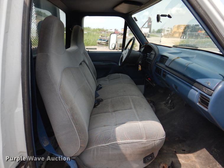 image for item IN9755 1997 Ford F450 Super Duty  flatbed truck