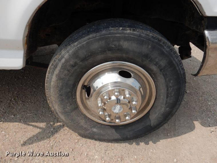 image for item IN9755 1997 Ford F450 Super Duty  flatbed truck