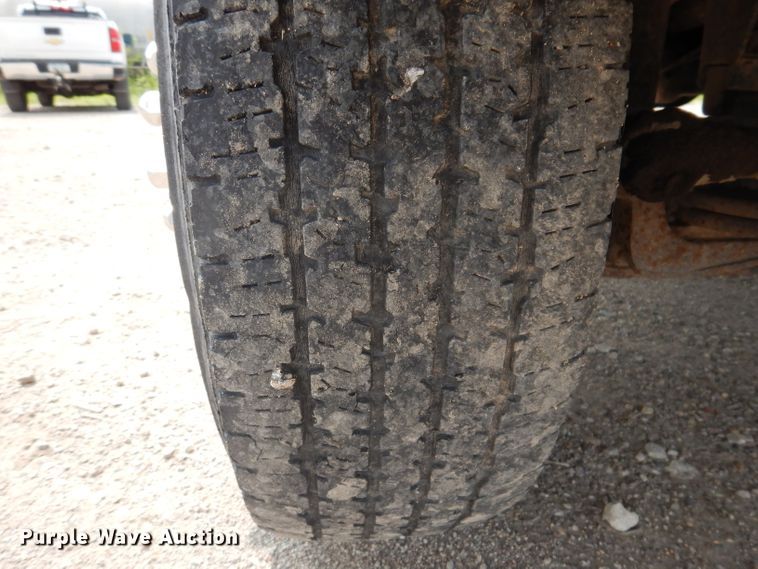 image for item IN9755 1997 Ford F450 Super Duty  flatbed truck