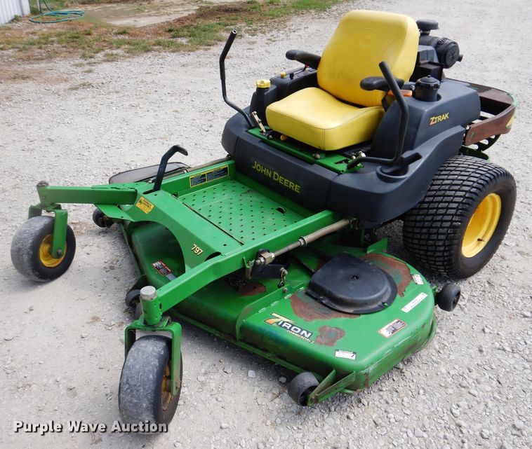 image for item IN9793 John Deere 797  ZTR lawn mower