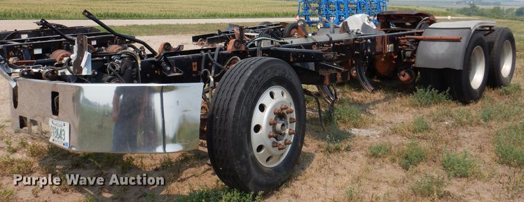 image for item IN9814 2000 Mack CX600  semi truck chassis