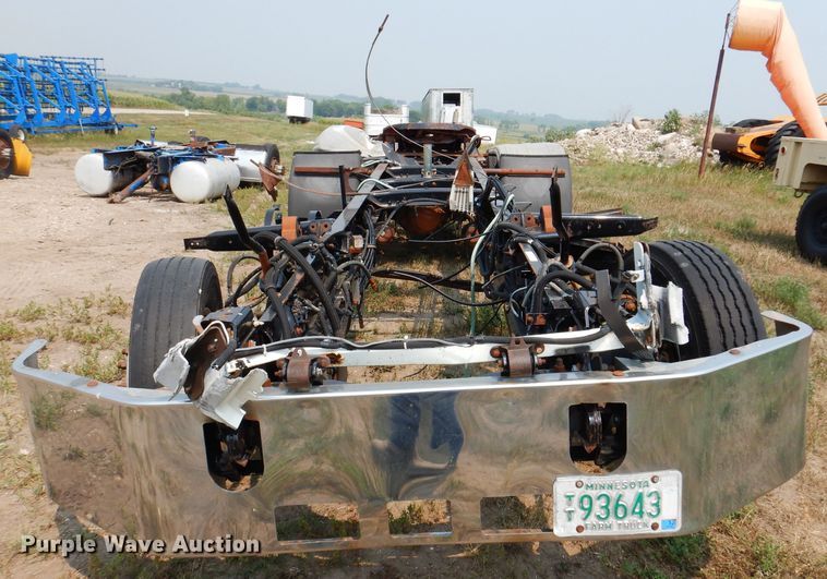 image for item IN9814 2000 Mack CX600  semi truck chassis