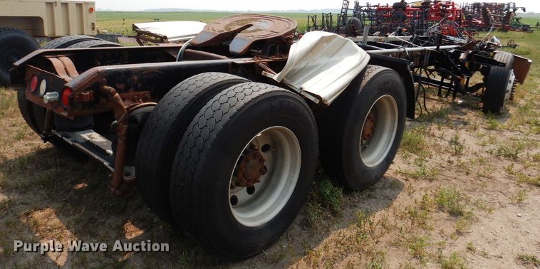 image for item IN9814 2000 Mack CX600  semi truck chassis