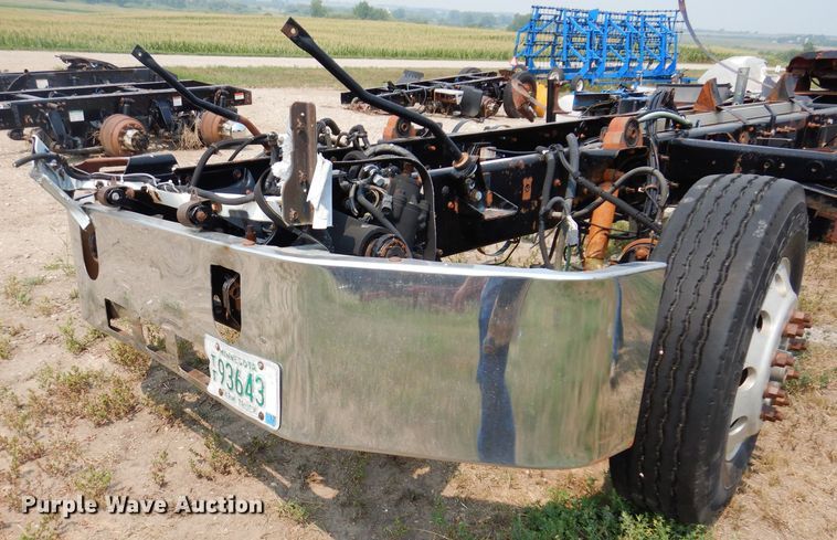 image for item IN9814 2000 Mack CX600  semi truck chassis