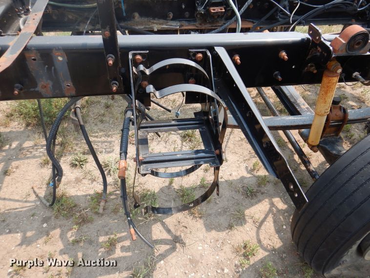 image for item IN9814 2000 Mack CX600  semi truck chassis