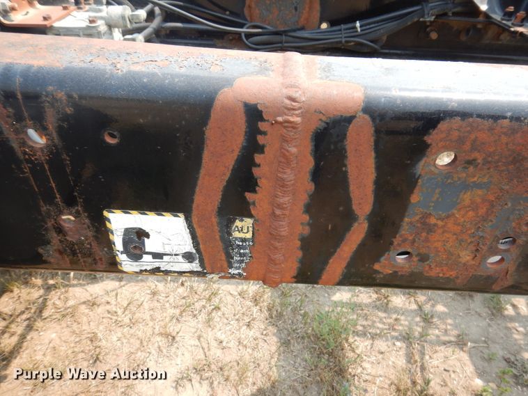 image for item IN9814 2000 Mack CX600  semi truck chassis