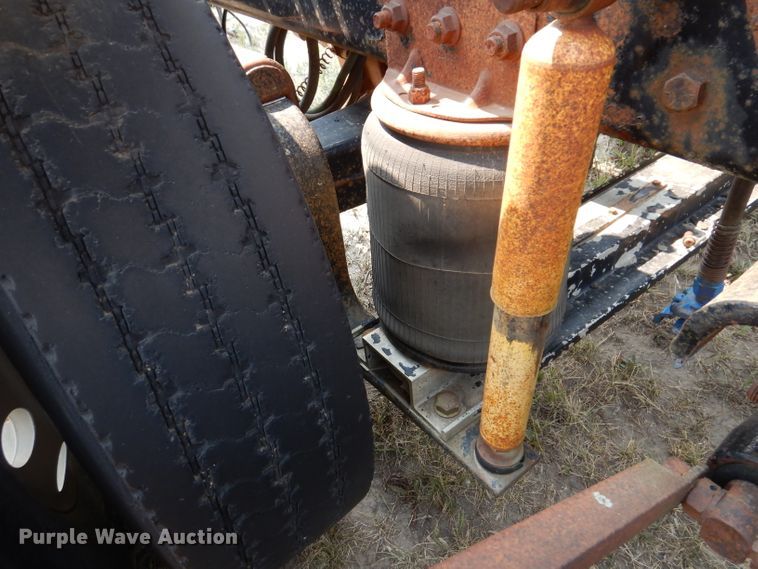 image for item IN9814 2000 Mack CX600  semi truck chassis