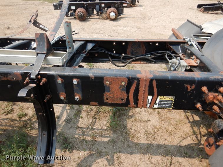 image for item IN9814 2000 Mack CX600  semi truck chassis