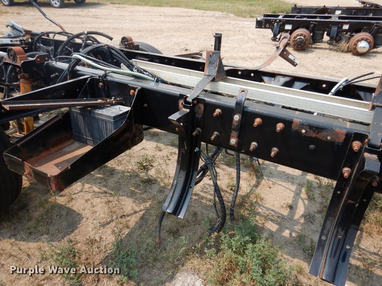 image for item IN9814 2000 Mack CX600  semi truck chassis