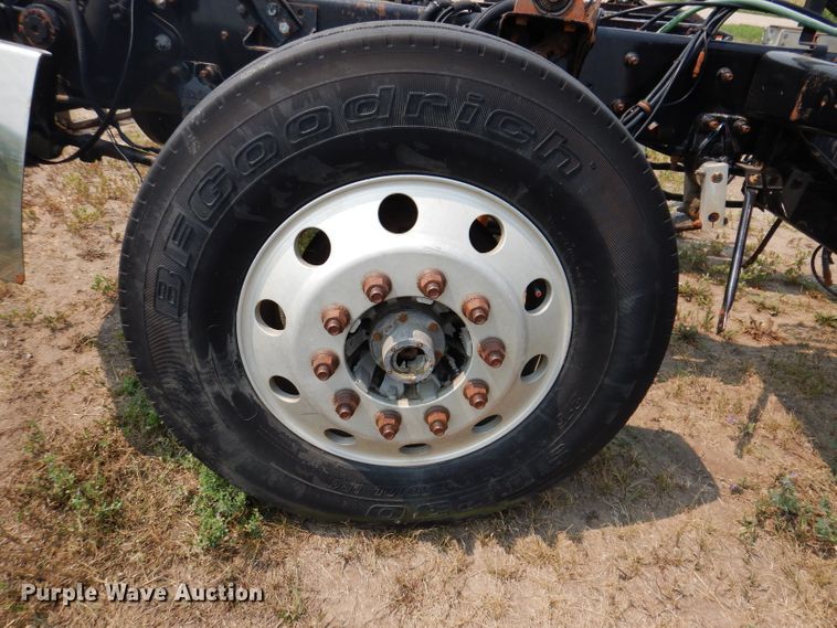 image for item IN9814 2000 Mack CX600  semi truck chassis