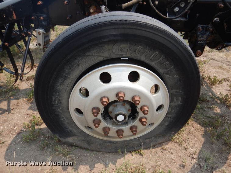 image for item IN9814 2000 Mack CX600  semi truck chassis