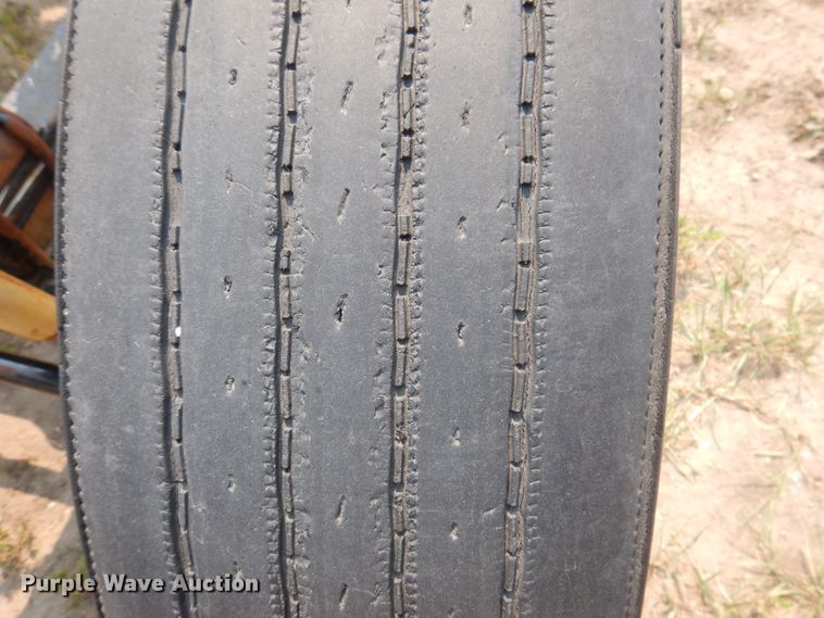 image for item IN9814 2000 Mack CX600  semi truck chassis