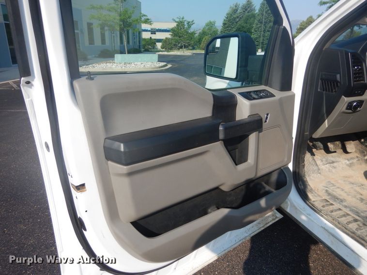 image for item IP9519 2015 Ford F150 XL  SuperCrew pickup truck