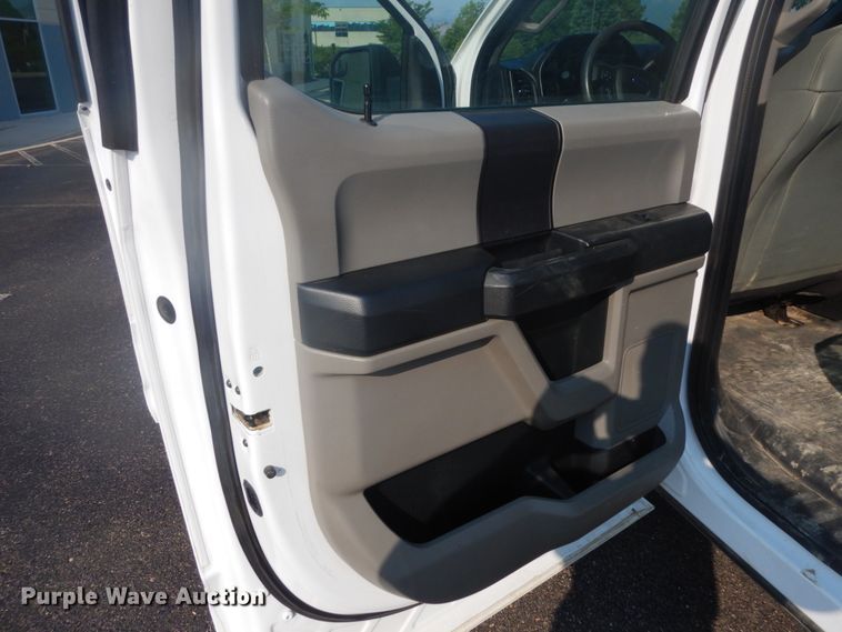 image for item IP9519 2015 Ford F150 XL  SuperCrew pickup truck