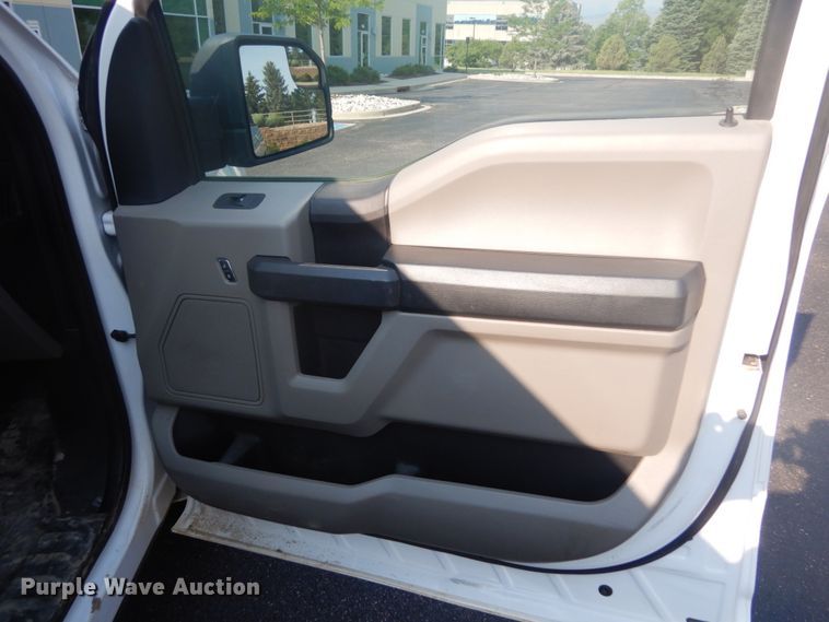 image for item IP9519 2015 Ford F150 XL  SuperCrew pickup truck