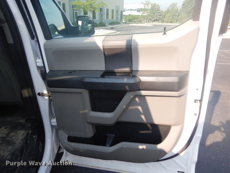 image for item IP9519 2015 Ford F150 XL  SuperCrew pickup truck