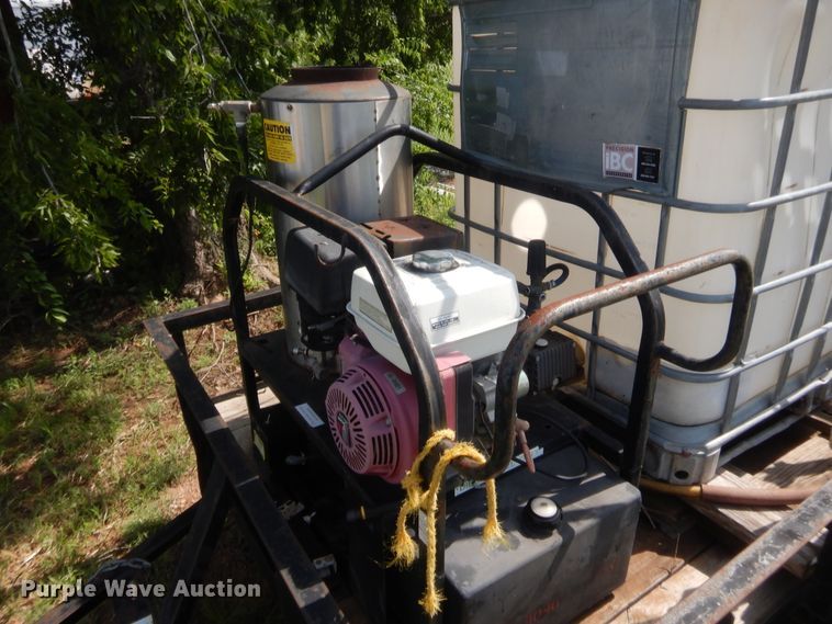 image for item IT9632 2006 Central Hitch & Equipment Pro Pull  utility trailer with pressure washer