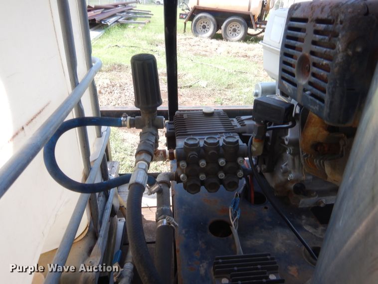 image for item IT9632 2006 Central Hitch & Equipment Pro Pull  utility trailer with pressure washer