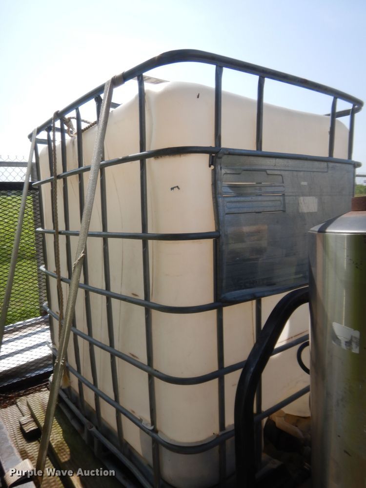 image for item IT9632 2006 Central Hitch & Equipment Pro Pull  utility trailer with pressure washer