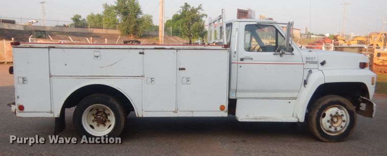 image for item IT9723 1993 Ford F600  utility / service truck