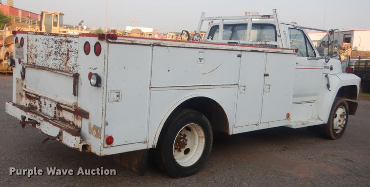 image for item IT9723 1993 Ford F600  utility / service truck