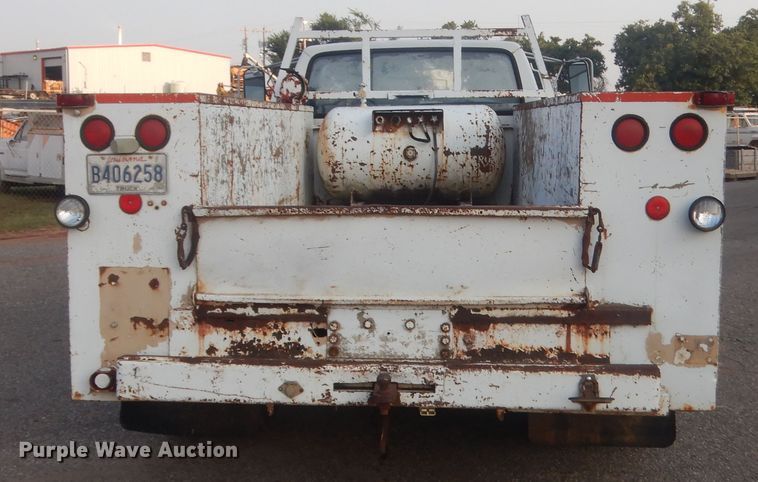 image for item IT9723 1993 Ford F600  utility / service truck