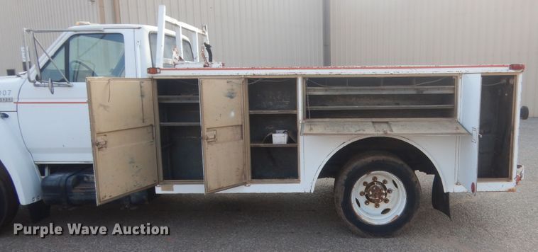 image for item IT9723 1993 Ford F600  utility / service truck