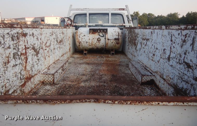 image for item IT9723 1993 Ford F600  utility / service truck