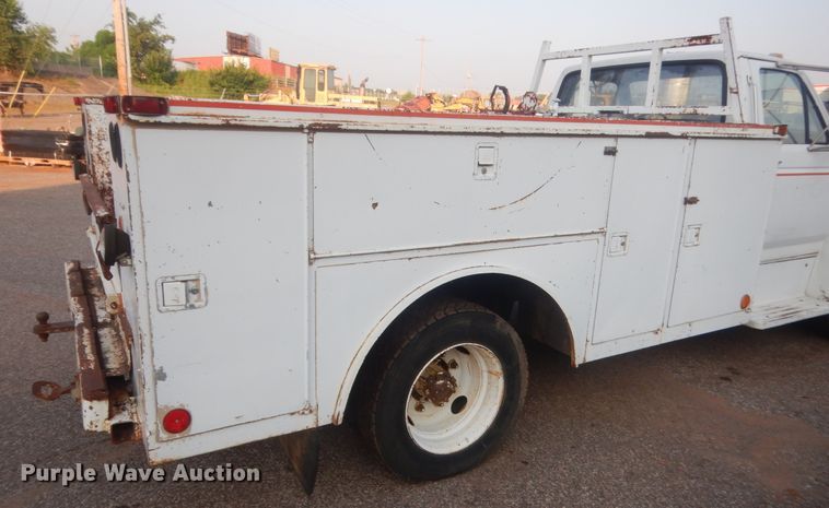 image for item IT9723 1993 Ford F600  utility / service truck