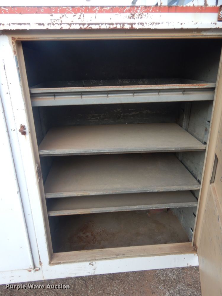 image for item IT9723 1993 Ford F600  utility / service truck