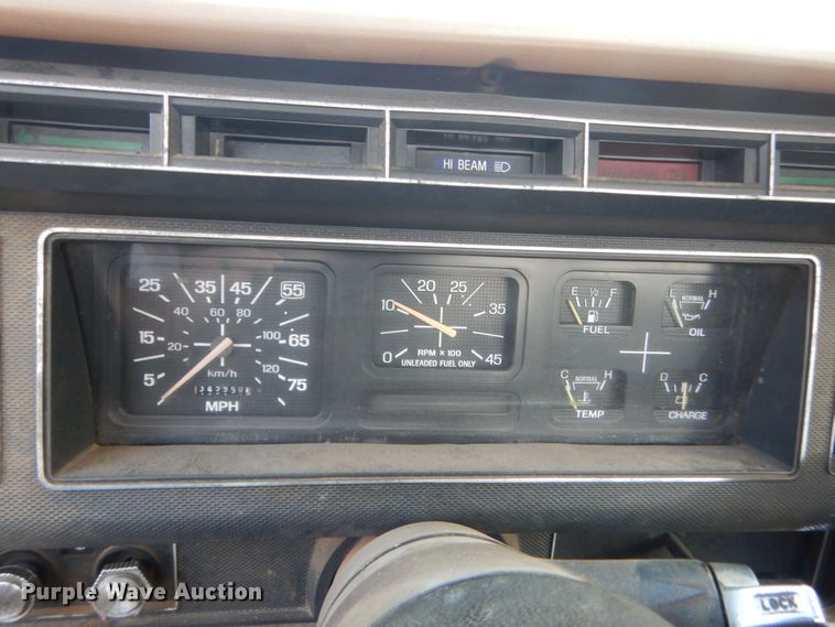 image for item IT9723 1993 Ford F600  utility / service truck