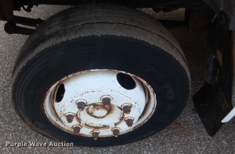 image for item IT9723 1993 Ford F600  utility / service truck