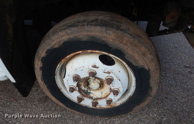 image for item IT9723 1993 Ford F600  utility / service truck