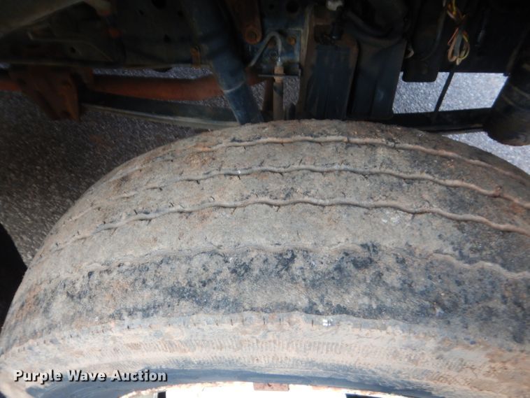 image for item IT9723 1993 Ford F600  utility / service truck