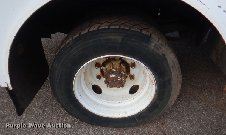 image for item IT9723 1993 Ford F600  utility / service truck