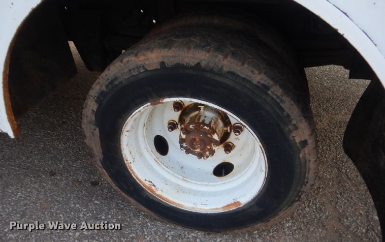 image for item IT9723 1993 Ford F600  utility / service truck