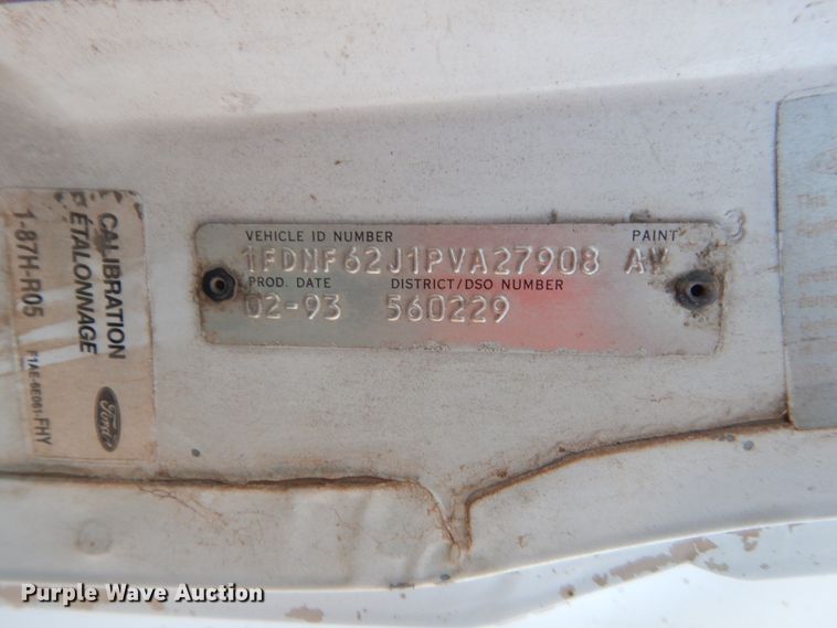 image for item IT9723 1993 Ford F600  utility / service truck