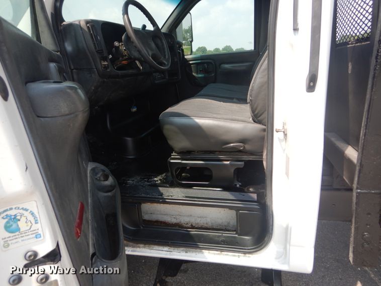 image for item JI9564 2007 GMC 4500  flatbed truck