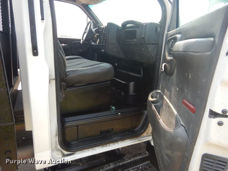 image for item JI9564 2007 GMC 4500  flatbed truck