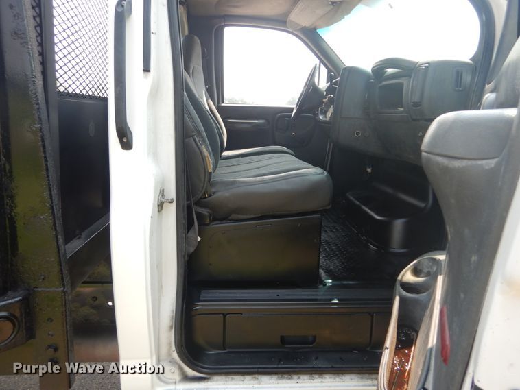 image for item JI9564 2007 GMC 4500  flatbed truck