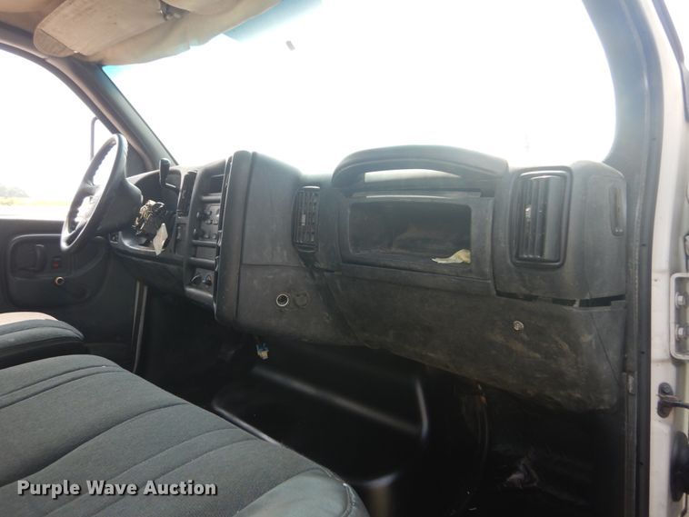 image for item JI9564 2007 GMC 4500  flatbed truck