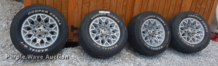 image for item JI9585 (4) P245/60R15 tires