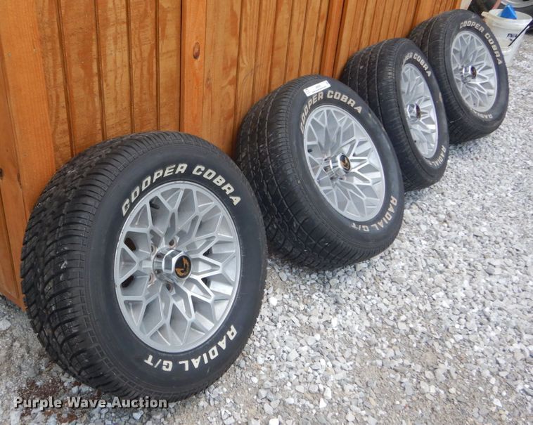 image for item JI9585 (4) P245/60R15 tires