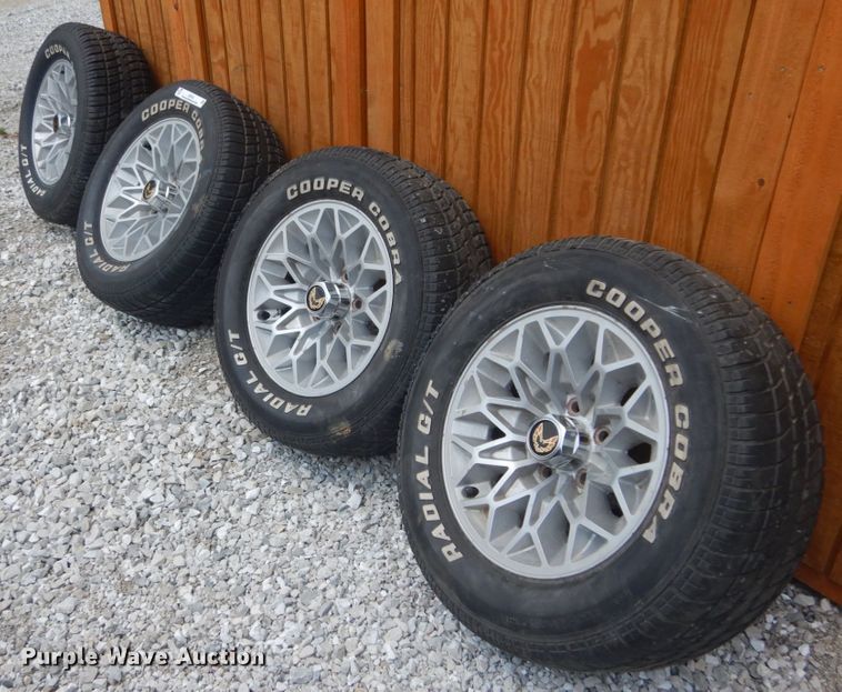 image for item JI9585 (4) P245/60R15 tires